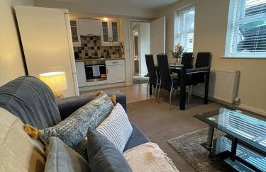 Large Apartments next to East Midlands Airport with Free Gated Parking! - Photo 6