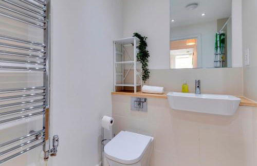 54 Woodpecker Way · Modern apartment near Addenbrookes Free parking Pass the Keys - Foto 37