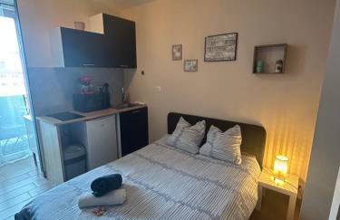 Superbe studio neuf avec balcon - Foto 8