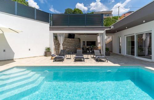 Villa Stella with 32 sqm private heated pool Jacuzzi Sauna Media room 3 bedrooms - Photo 7