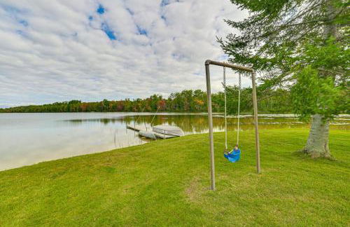 Lakefront Home - Private Dock, Fire Pit and Yard - Foto 21
