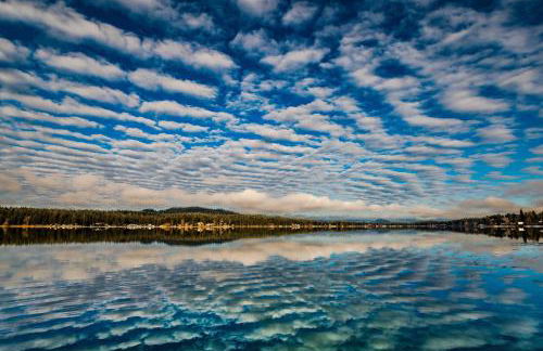 Charming Lakefront Cabin with Deck and Fire Pit! - Foto 25
