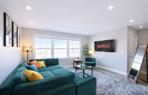 Cozy 1BR Retreat with Free Parking Near Downtown Birmingham and UAB - Photo 1