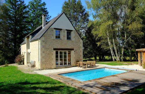 Beautifully located country house with heated pool - Photo 1