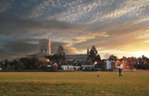 Crescent Cottage, sleeps 8, pet friendly - Photo 15