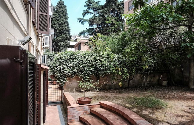 Lush Garden Steps Away from Great Park - Foto 39