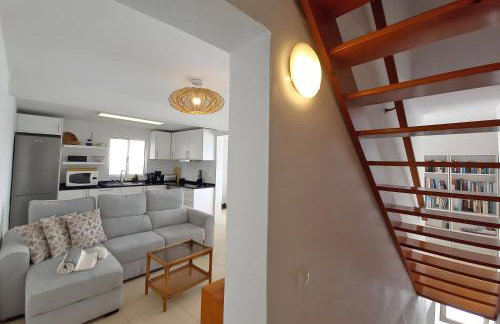 The Yellow House - Photo 9