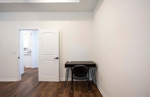 4 Min to Downtown - En-Suite Bath - Washer and Dryer - Foto 22