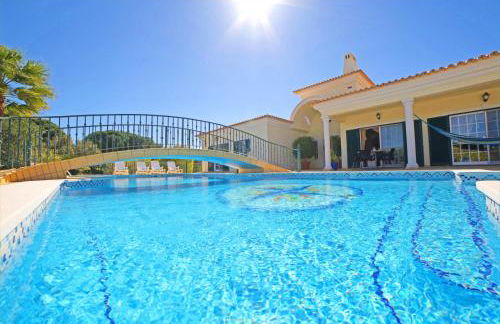 Exceptional Villa with Pool, Tennis Court, Games Room - Foto 4