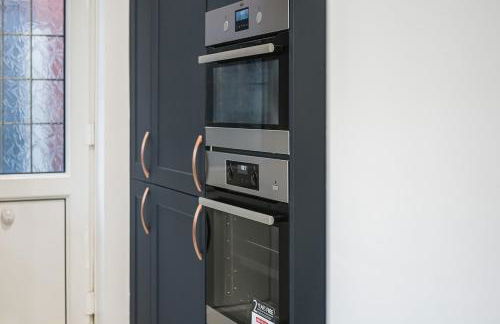 Stylish 4 Bed Trentham Retreat with Pool Table - Foto 10