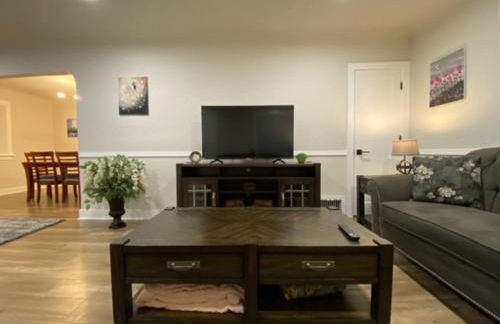 Charming Brick Home with bonus space & foosball - Foto 10