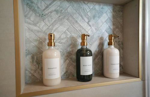 5 Min to Beach - Heated Pool Hot Tub 85 TV's BBQ Games - Foto 16