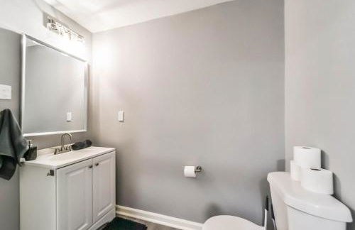 Comfy 5BR Holiday Home with Hot Tub, 10min from NGR Stadium - Foto 13