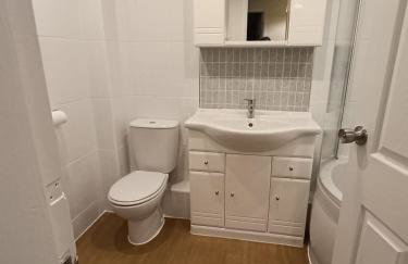 Stunning 4 BR Townhouse for 8 With Free Parking - Foto 20