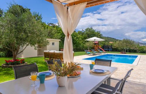 VILLA ROKO with 4 bedrooms, 32sqm heated pool - Photo 2