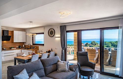 Villa Kadena - Luxury Seaside Villa with Private Heated Pool - Photo 13