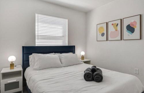 Luxury 4Bed 2Bath Hidden Gem w Backyard Oasis - Foto 18