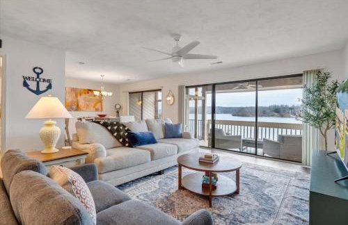 Lake Vibes - Pet Friendly Lakefront Condo! - Photo 6