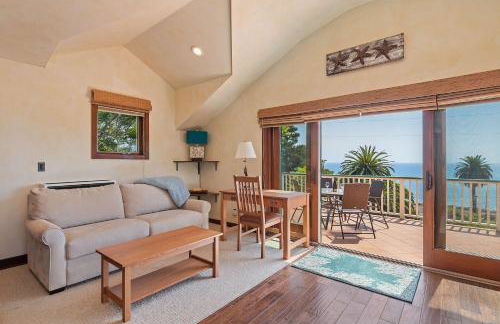 Blue Ocean View Retreat - Minutes to Beach - Photo 2