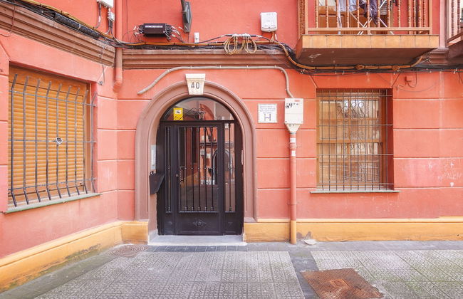 Apto Reformado con encanto by URBANHOSTS - Photo 1