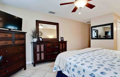 Great shape after Milton -Gorgeous Pool! - os - Photo 19