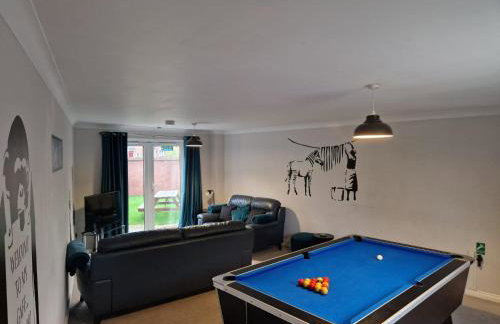 Hereford - Finch House - Modern 4 Bedroom House Located in South Hereford, Dog Friendly With Nearby Countryside, Pool Table, Sleeps up to 10 Guests - Hosted by RENTMYHOUSE - Foto 9