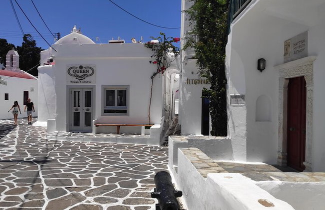Private Walking Tour in Mykonos Town & Secluded Beach Picnic - Photo 10