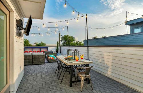 Rooftop Deck & Shuffleboard BBQ Near Downtown - Foto 45