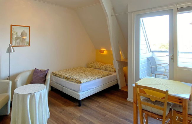 Unique Studio on Large Estate With sea View - Photo 2