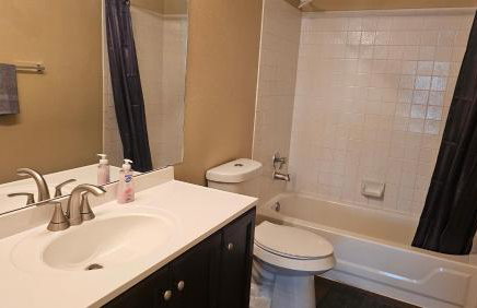 Cozy Four Bedroom Residence in Converse - Foto 17