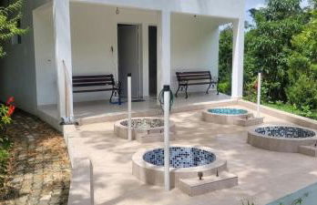 Sítio com Casa de Madeira com 2 quartos 100m2 px Centro de Salesópolis - Foto 1