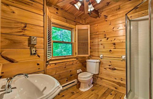 Fire Pit and Hot Tub Poconos Family Cabin! - Foto 15