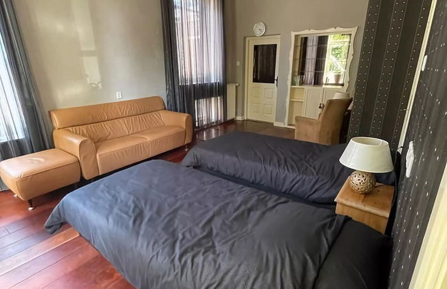 Characteristic House With Wellness in Augustinusga - Foto 8