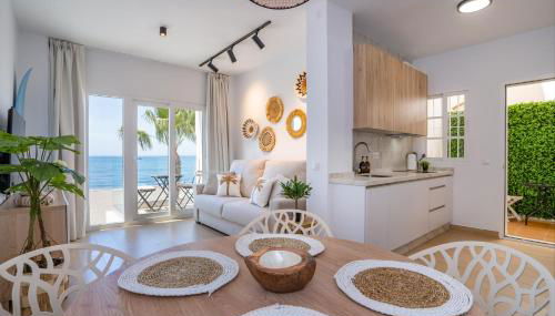 Ocean View on the Beach in the Center of Town! - Photo 4, stove