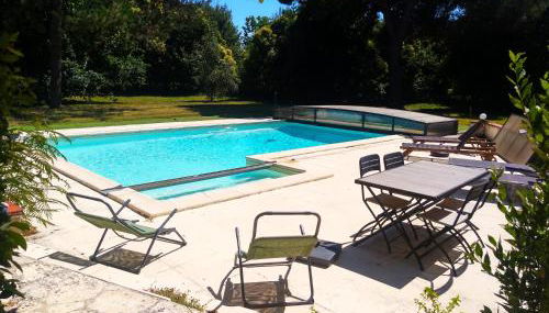 L'échappée du Canal - Piscine - Cheminée - Clim - Parking privé gratuit - 8 personnes - 3 chambres - Parc - Foto 2, sunbed