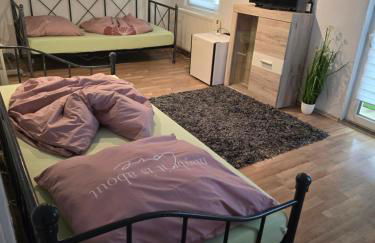 Mary Haus in Biebertal-Bieber, mit 2 Apartament und 4 Zimmer, 1 fur 2 und eine fur 6, In Nahe Gießen und Wetzlar mit WLAN, Parkplatz, 2 Badezimmer - Photo 5