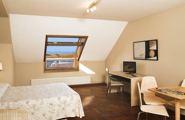 Apartamentos Portazgo - Photo 7