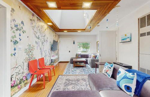 Whimsical Getaway - Photo 17