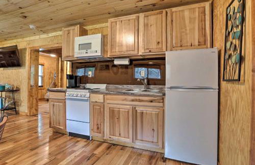 Cozy Creekside Cabin about 24 Mi to Red River! - Foto 9