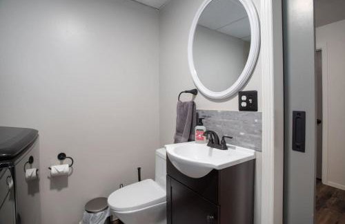 Fly Away Home with Aurora Views - Foto 29