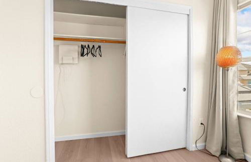 Remodeled 3B2B Bright House with a King Suite - Foto 21