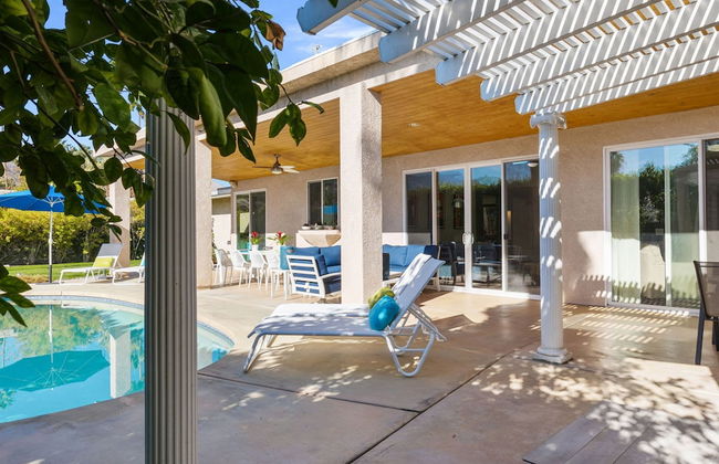 The Palms- Pool Jacuzzi and Pet Friendly - Photo 17