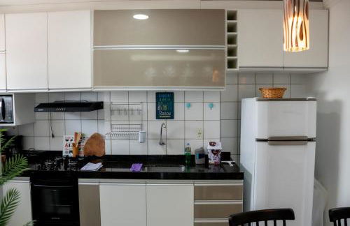 Apto com Varanda, Vista e Piscina a 50m da Praia - Foto 13