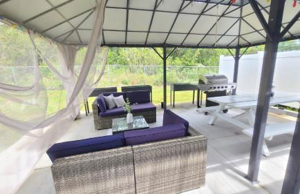 Air Conditioned! Paradise Park Brand new 2-bedroom Suite - Foto 12