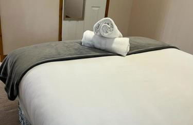 Holly Cabin with Hot Tub - Foto 15