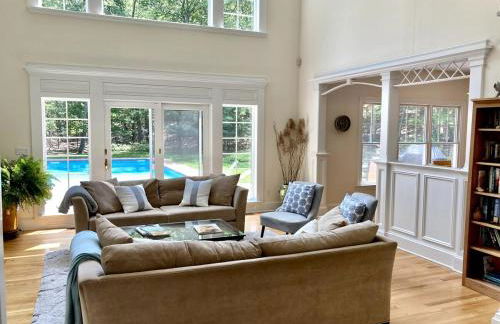 4 bedroom East Hampton home with large heated pool - Foto 21