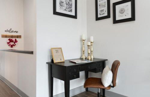 Private Boutique Getaway - Fireplace & Soaking Tub - Downtown Loft - by Cross-Key Vacation Rentals - Photo 6