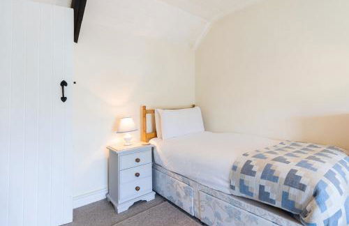 Stone Roof Cottage - Photo 12