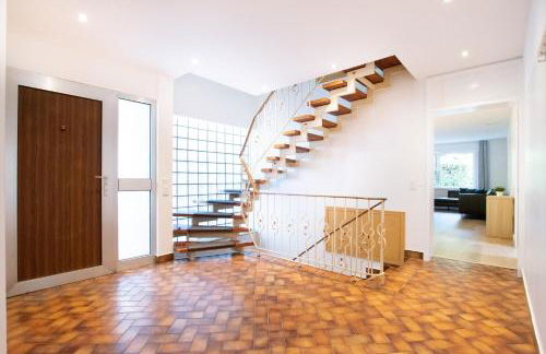 Tolstov House - Freistehendes 9 Zimmer Haus mit großem Garten - Photo 34