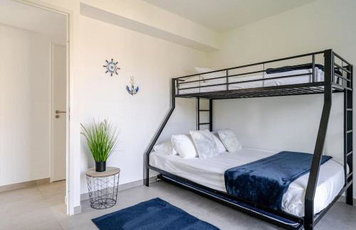 Newly Built Apartment with Pool, Walk to the Beach - Foto 32